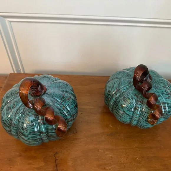 Pier 1 Illuminated Art Glass 7" Halloween Pumpkin Blue Black Swirl Curly Stem - Picture 8 of 9